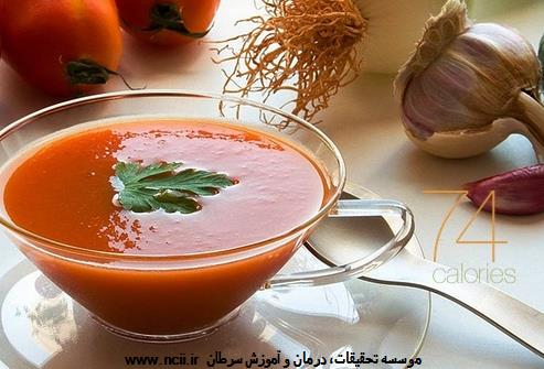 یک فنجان سوپ گوجه فرنگی